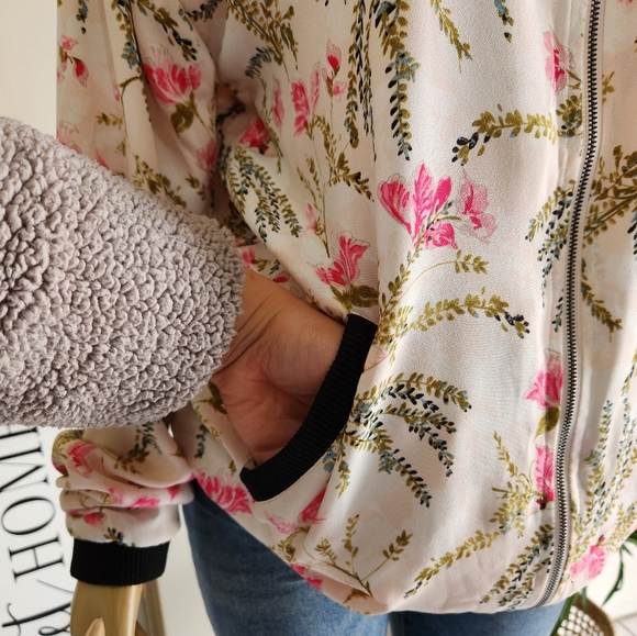 Cotton On Among Equals Women Bomber Jacket Floral size 14 (XL) ligh color - Picture 5 of 11